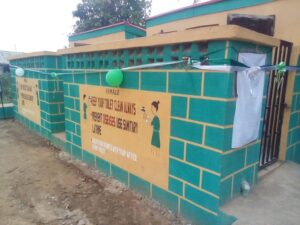 Read more about the article Hon. Musibau Sanusi Adeshina Enhances School Infrastructure with Modern Toilet Facility in Ona Ara LG