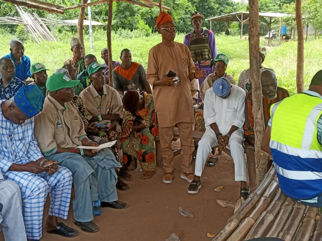 You are currently viewing Hon. Musibau Sanusi Adeshina Facilitates Vegetable Oil Factory in Ogbere Tioya, Ona Ara LG