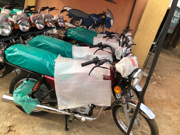 You are currently viewing Hon. Musibau Sanusi Adeshina Strengthens Community Security with Distribution of Motorcycles in Ona Ara LG