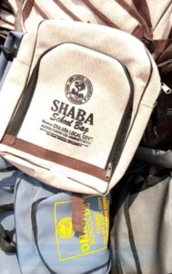 Read more about the article Hon. Musibau Sanusi Adeshina Distributes School Bags to Primary School Pupils in Ona Ara LG